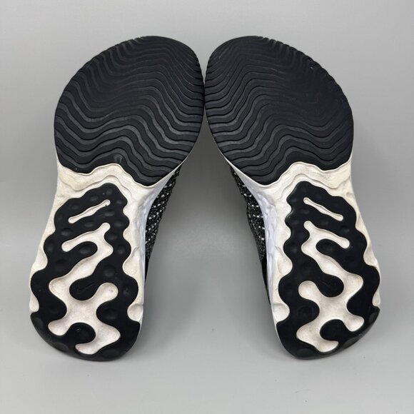 Size 8.5 Nike Womens React Phantom Run Flyknit 2 Oreo Slip On Running Shoes - Picture 9 of 9
